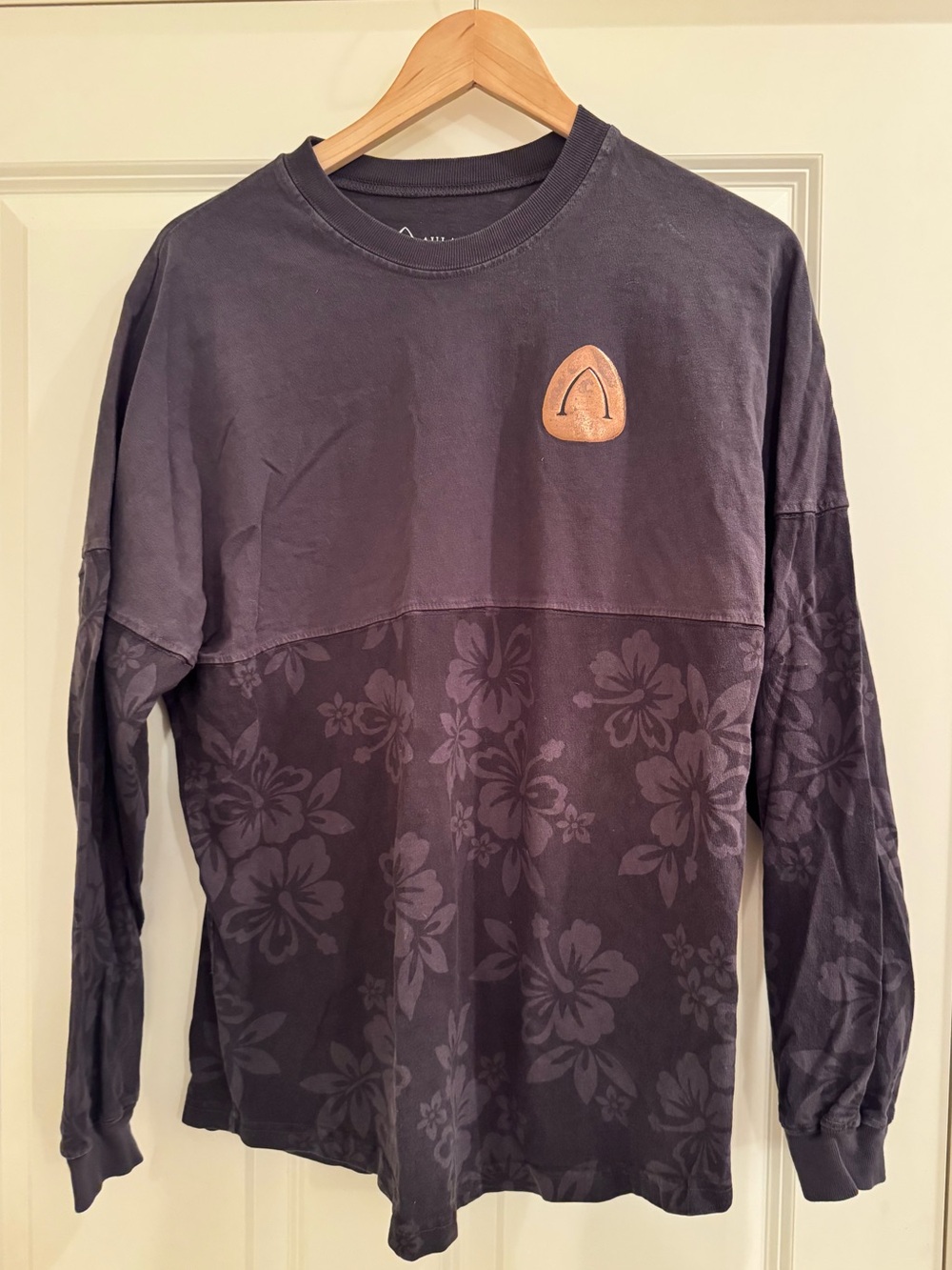 Disney Aulani Hawaii Limited edition  Spirit Jersey Floral Bronze Size Small-